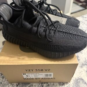 Brand New Yeezy 350 non reflective Kanye west men size 9.5